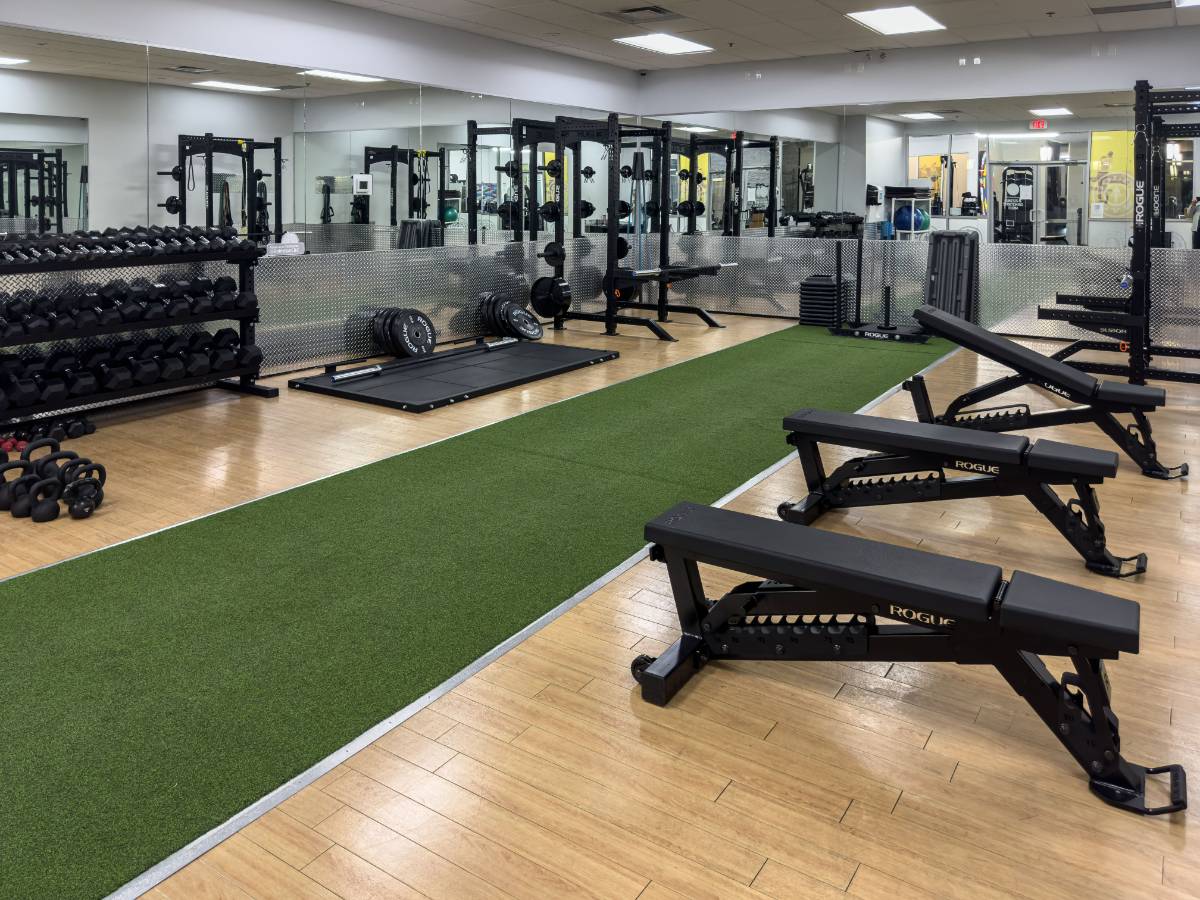 Free weights and benches at our gyms in Langley.